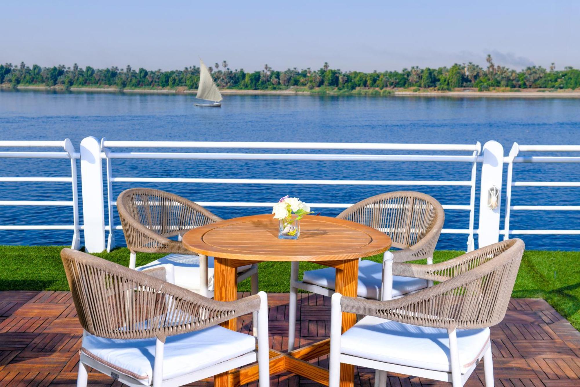 Hotel Moevenpick Ms Sunray Luxor Exterior foto