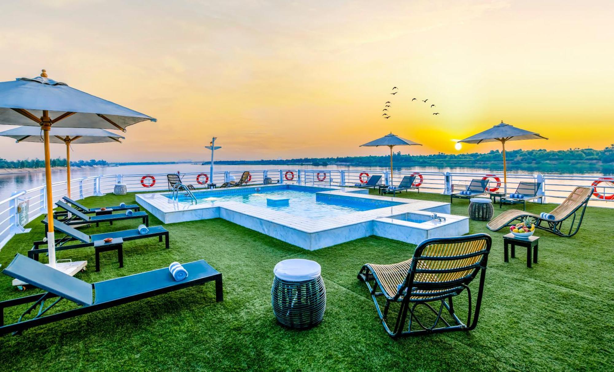 Hotel Moevenpick Ms Sunray Luxor Exterior foto