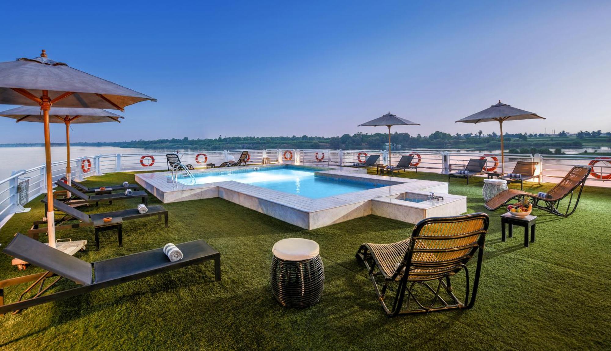 Hotel Moevenpick Ms Sunray Luxor Exterior foto