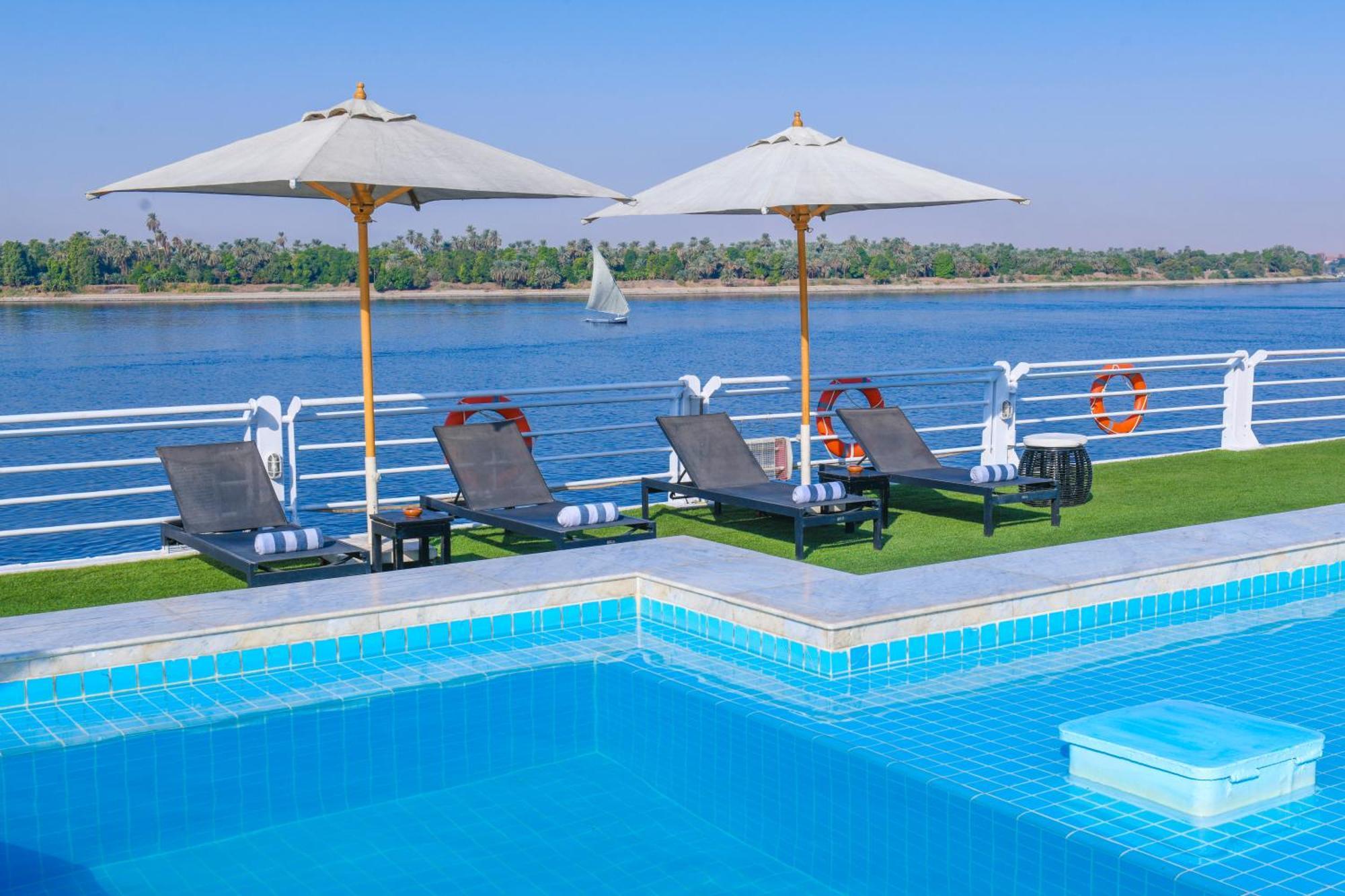 Hotel Moevenpick Ms Sunray Luxor Exterior foto