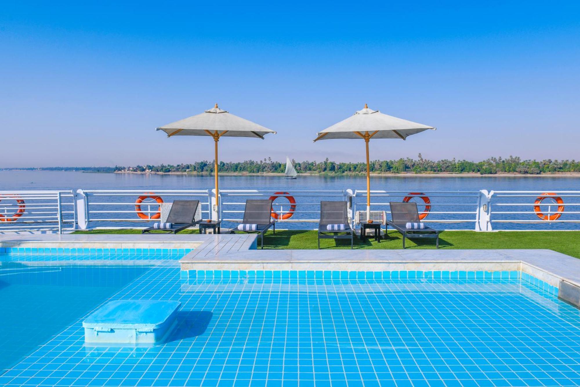 Hotel Moevenpick Ms Sunray Luxor Exterior foto
